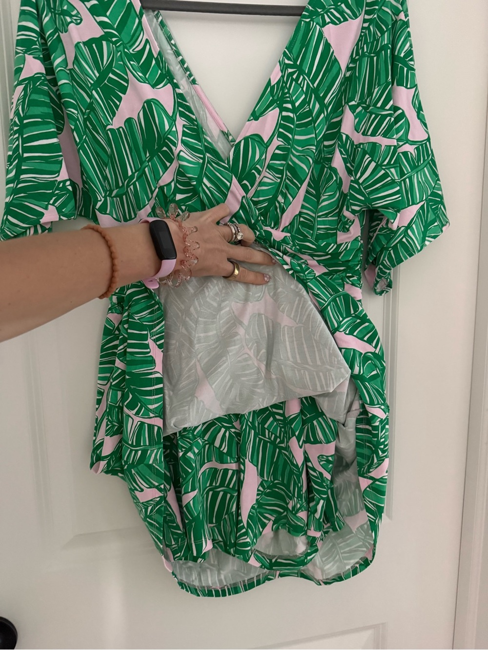Lilly Pulitzer Green Palm-Print Romper Women's Size Medium Stretchy & Stylish - Picture 2 of 6